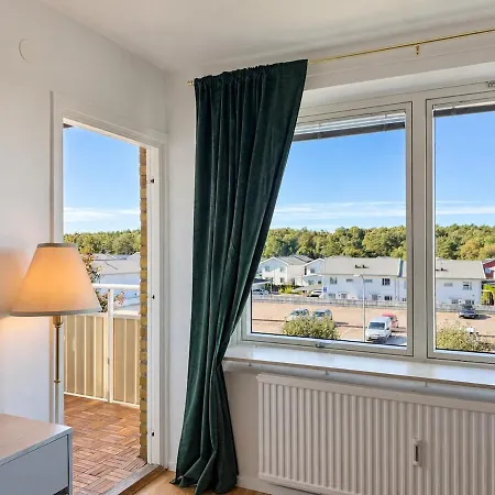 Work - 6 Single Beds - Balcony & Garage *