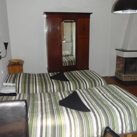 Gustav Bed & Kitchenette *