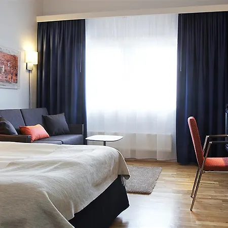 Quality Waterfront Hotel 4*