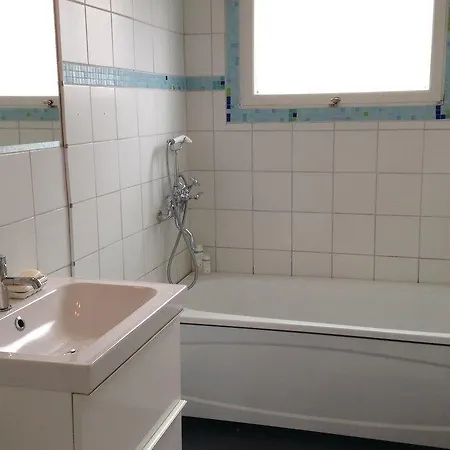 Three-bedroom In Appartement