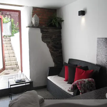 Отель Iqsuites 4*