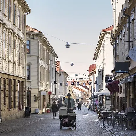 Linneplatsens & * Göteborg