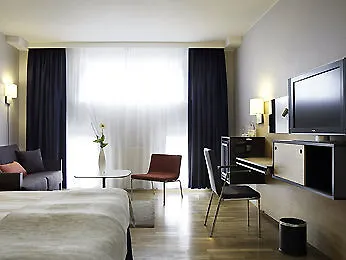 Quality Waterfront Hotel 3*