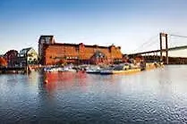 Quality Waterfront Hotel