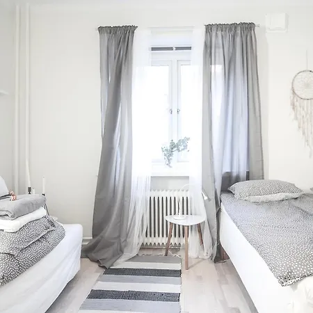 Vasagatan - Beautiful 20th Century Flat *