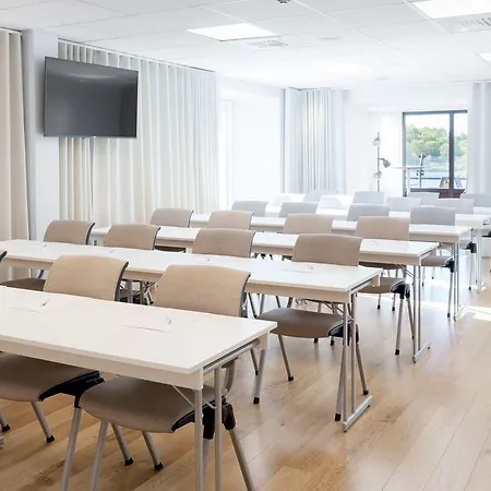 Quality Waterfront فندق 4*