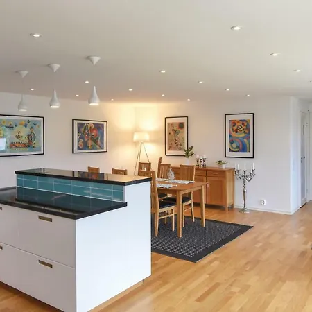 Four Bedroom Holiday In Vastra Frolunda 度假居