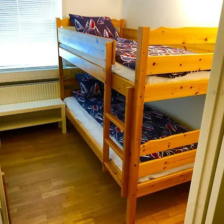 Very Central 165 Square Meters Avenue Apartment Gothenburg