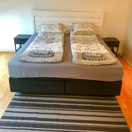 Very Central 165 Square Meters Avenue דירה *