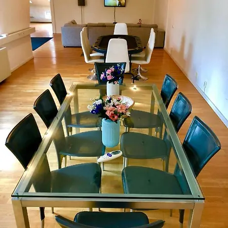 דירה Very Central 165 Square Meters Avenue