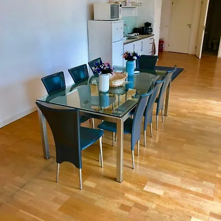 Very Central 165 Square Meters Avenue Apartment