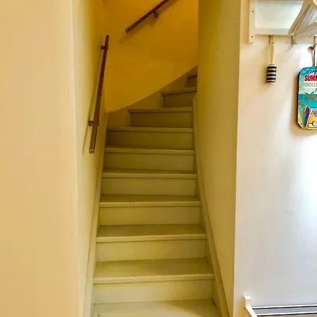 Very Central 165 Square Meters Avenue *