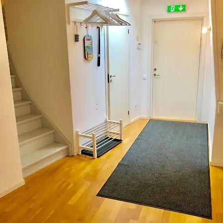 Very Central 165 Square Meters Avenue דירה