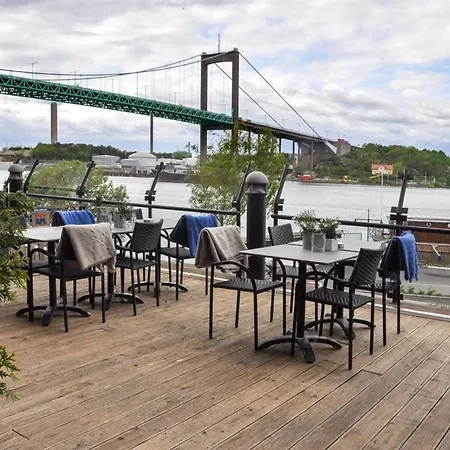 Hotel Quality Waterfront 4*