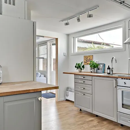 Small House Nearby City And Walking Distance To The Sea! * Göteborg