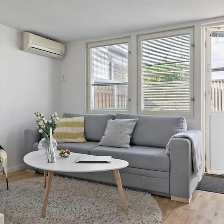 Апартаменты Small House Nearby City Гётеборг