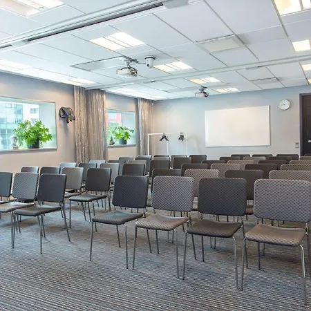 מלון Radisson Blu Riverside