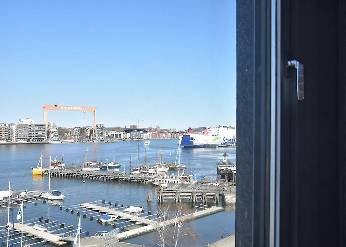 Quality Waterfront Hotell 4*