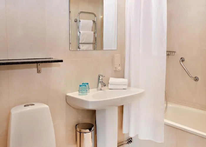 Center - Sure By Western 3*