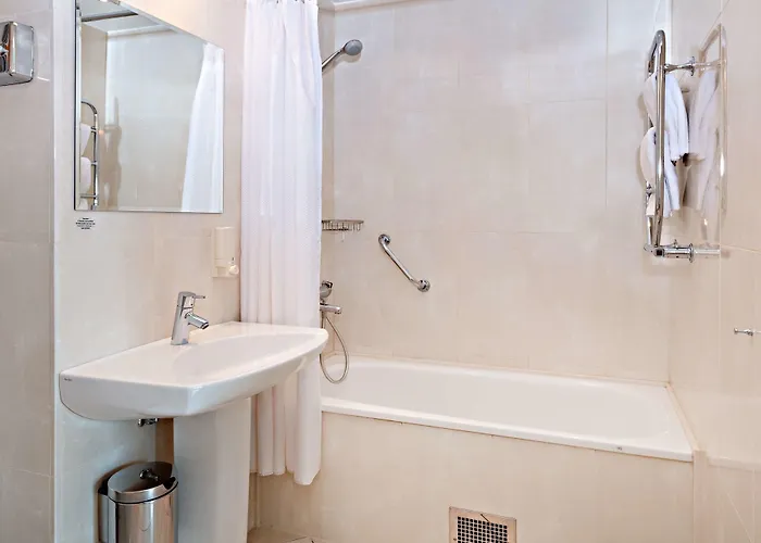 Center - Sure By Western Hotel