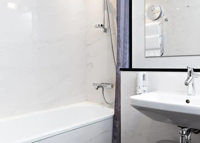 Western Arena Hotell 3*