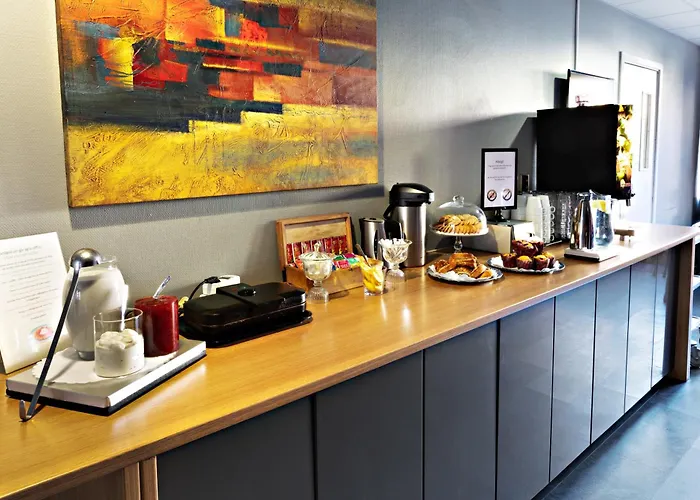 Hotel Sure By Western Arena 3*