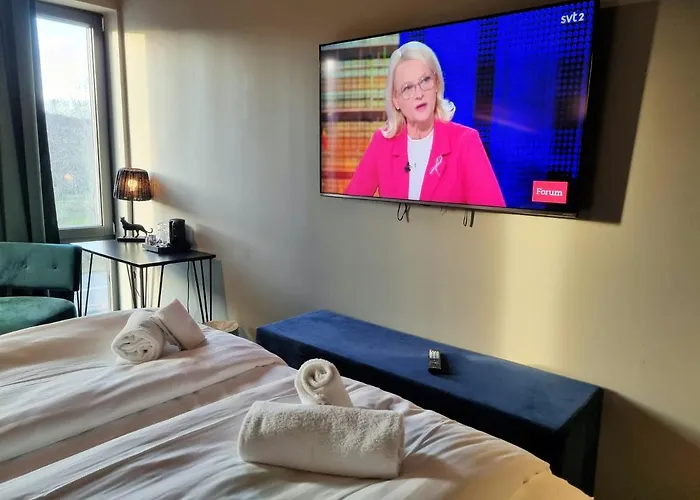 Treetop Hangout & 3*