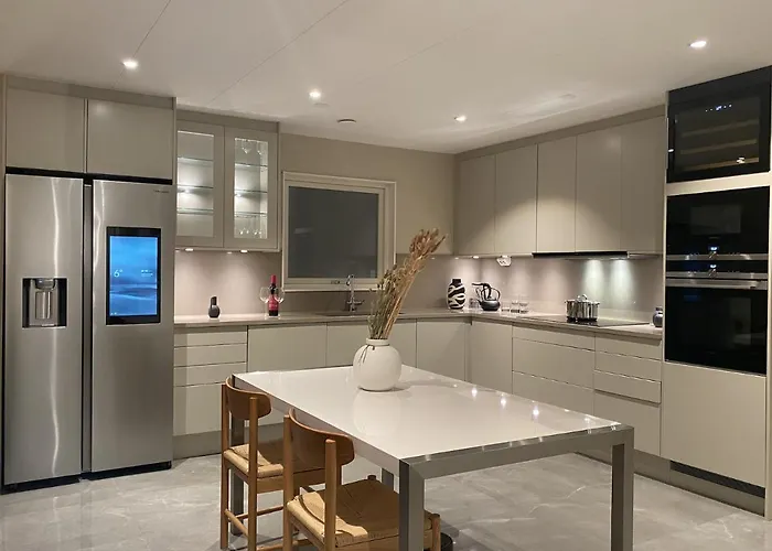 Luxurious With Free Parking Apartament *