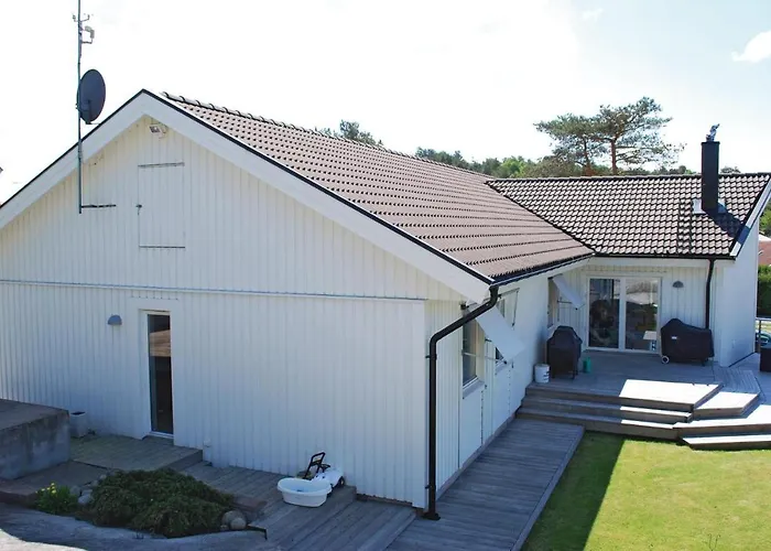 Holiday home Amazing In Vaestra Froelunda *