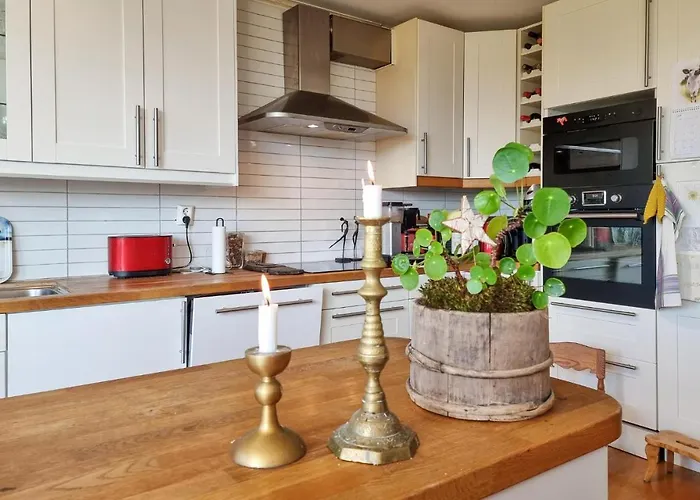 2 Bedroom Beautiful In Prázdninový dům Göteborg