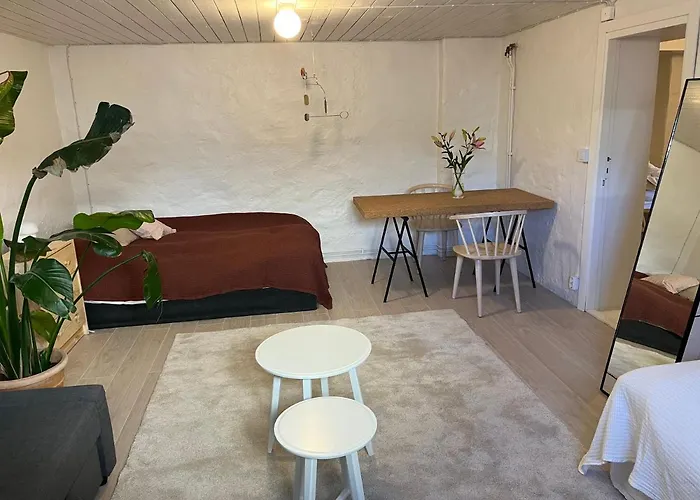 Spacious & Affordable Stay, 8 Sleeps With Garden!