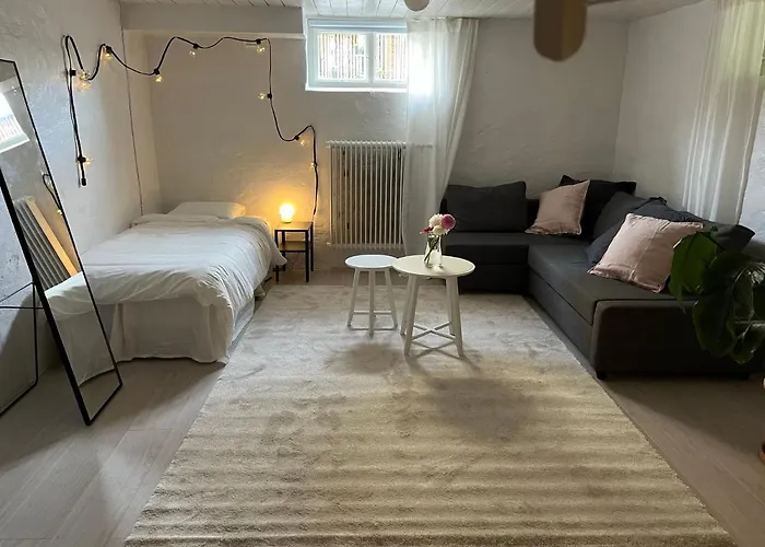 Spacious & Affordable Stay, 8 Sleeps With Garden! 아파트 예테보리