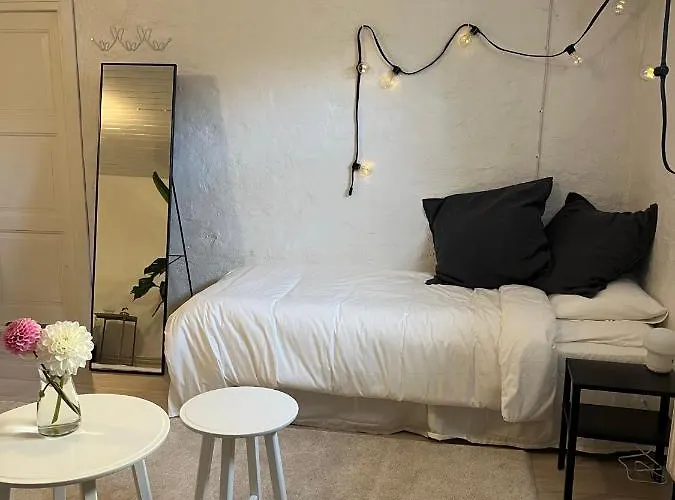 Spacious & Affordable Stay, 8 Sleeps With Garden!