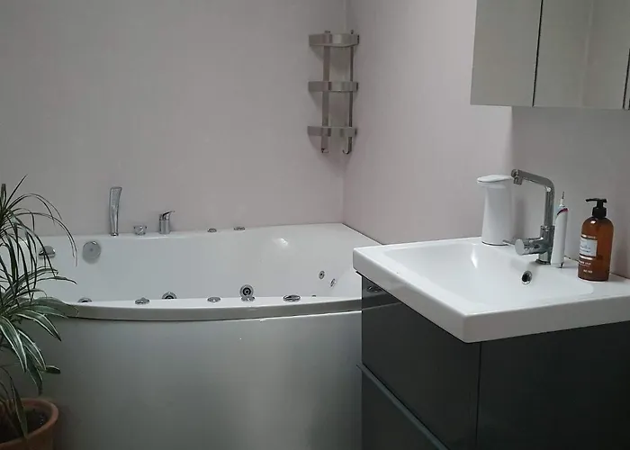 5 Person In Vaestra Froelunda Гётеборг