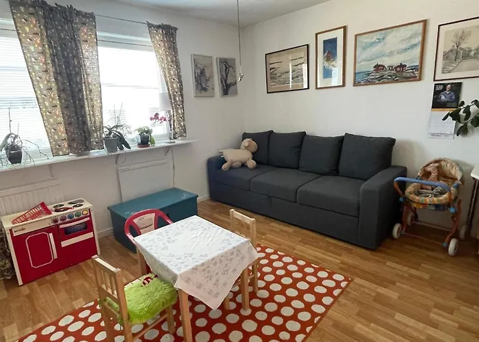 5 Person In Vaestra Froelunda Гётеборг