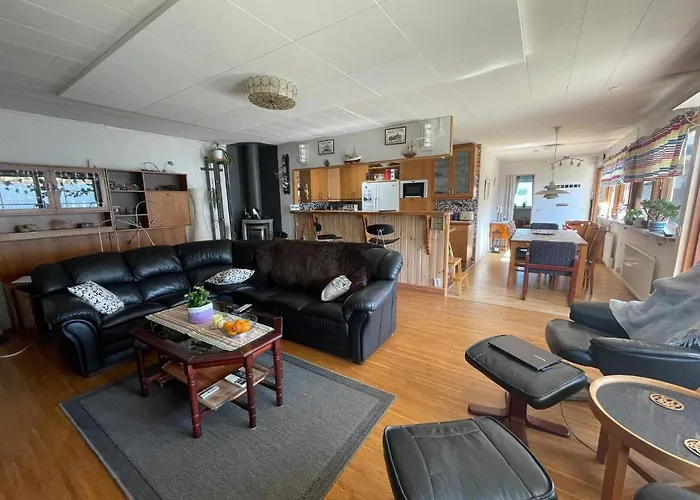 5 Person In Vaestra Froelunda