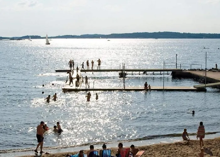 5 Person In Vaestra Froelunda