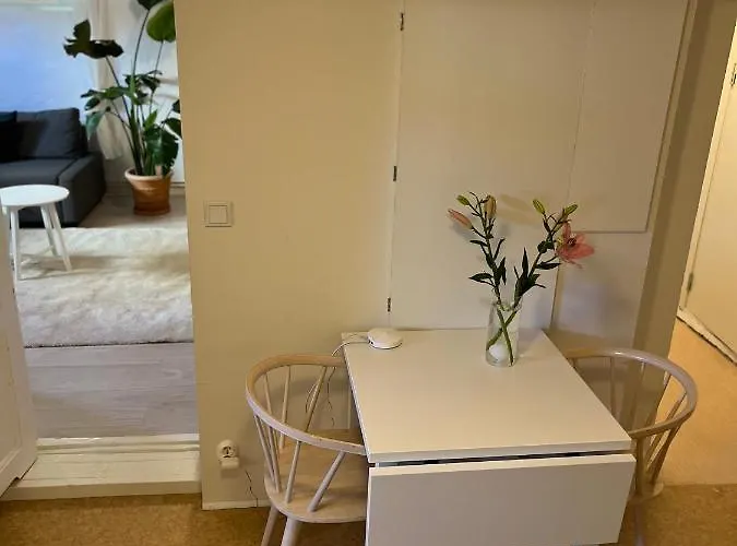 Spacious & Affordable Stay, 8 Sleeps With Garden! Göteborg