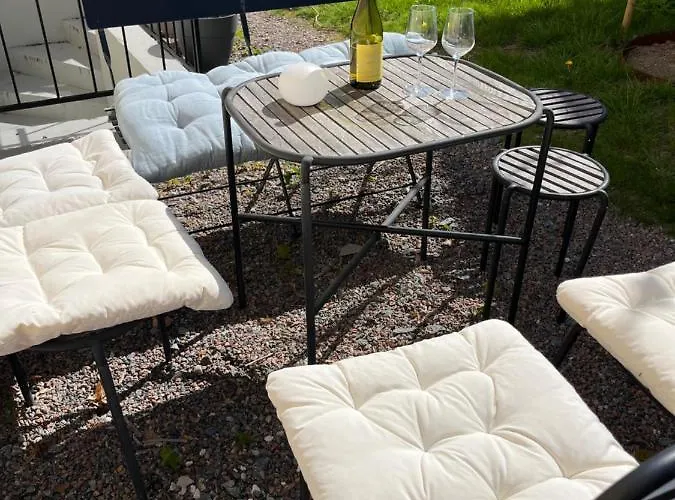 Spacious & Affordable Stay, 8 Sleeps With Garden! Daire