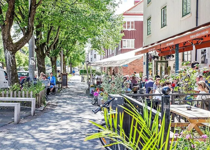 Spacious & Affordable Stay, 8 Sleeps With Garden!