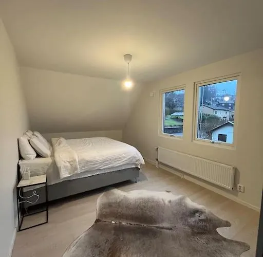 Villa Naera Och Stan