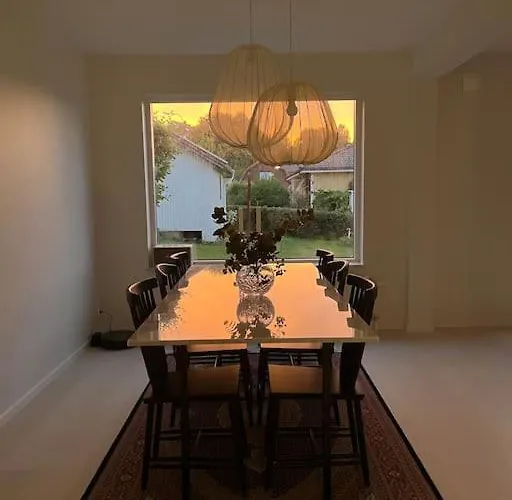 Villa Naera Och Stan