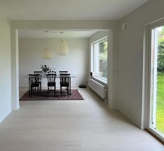 Villa Naera Och Stan *