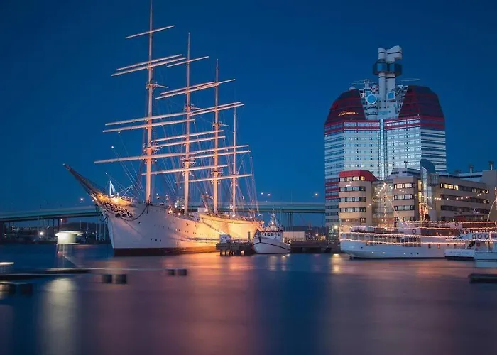 Downtown Sailboat - Vega 2 Göteborg