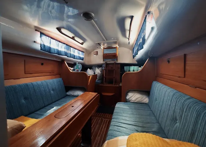 Downtown Sailboat - Vega 1 * Gotemburgo