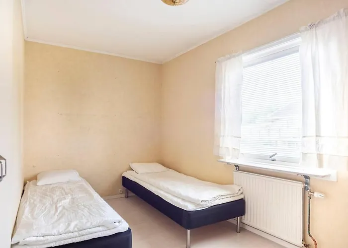 Homestay By The Bay In A Shared Gothenburg