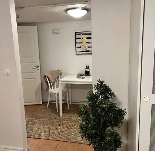 Kaellarlaegenhet Oergryte Daire *