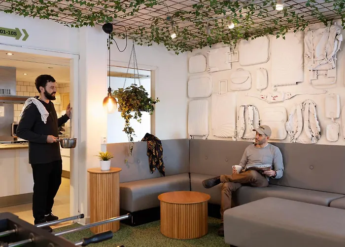 Slottsskogens Ostello *