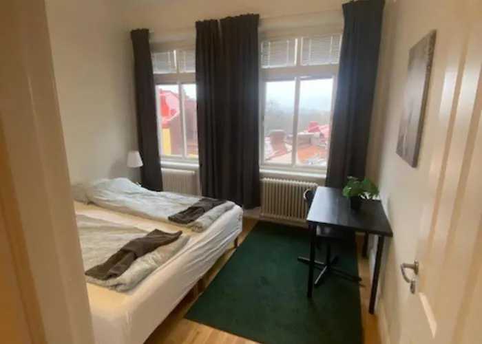 Modern In Lovely Part Of The City Daire