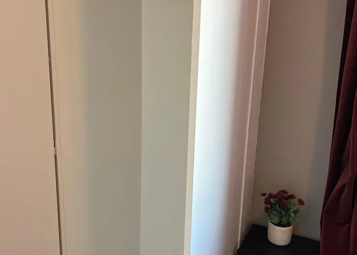 Homestay By The Bay In A Shared Gothenburg